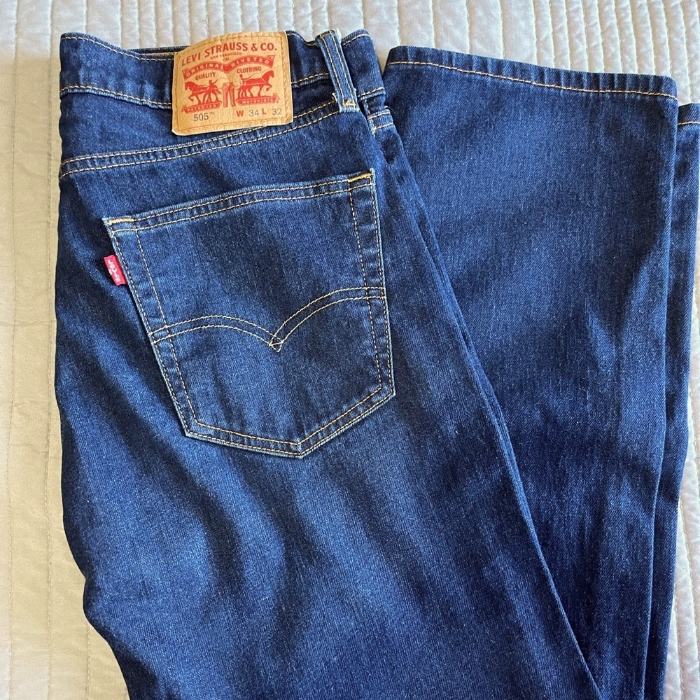 Levis 505 Jeans Dark Blue wash. Listing is for 1pr. 34x 32